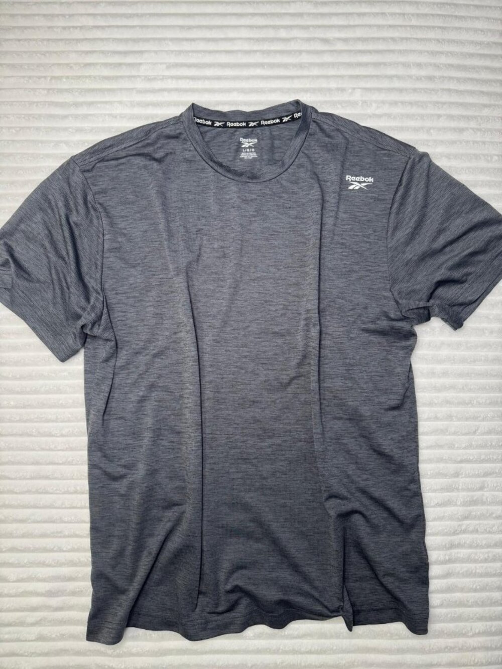 Reebok Men’s Dark Gray Activewear Short Sleeve Shirt Large